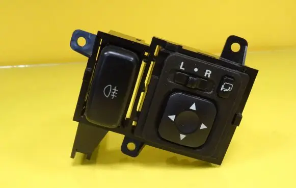 Wing mirror switch