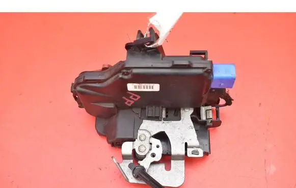 Audi A3 S3 8L Front door lock 4E1837016