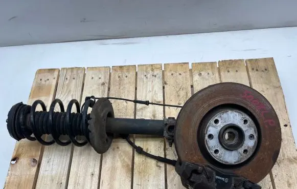 Peugeot 5008 Front wheel hub spindle knuckle