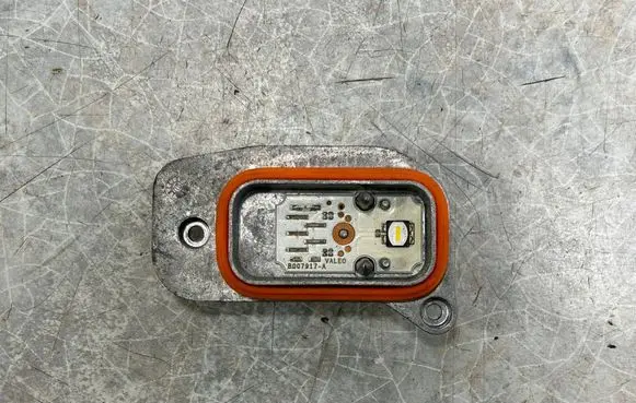 BMW i3 LED ballast control module 8495580 90148866 M201102