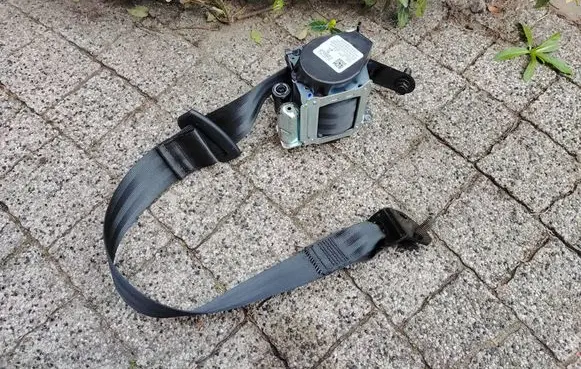 Ford Escape IV Rear seatbelt LJ6BS611B69AH