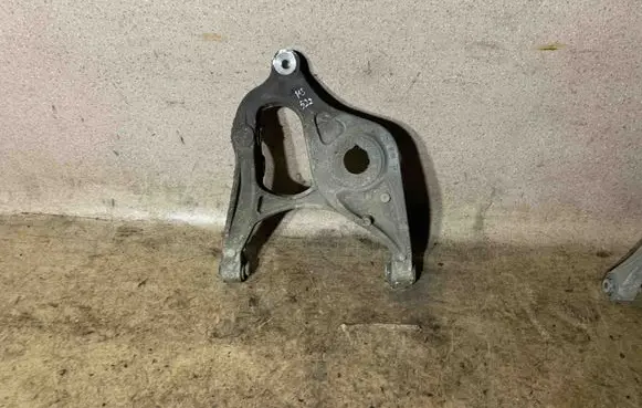 Rear upper control arm/wishbone