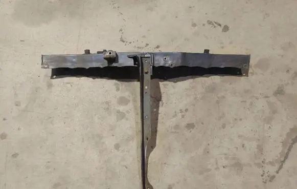 Toyota Avensis T270 Radiator support slam panel