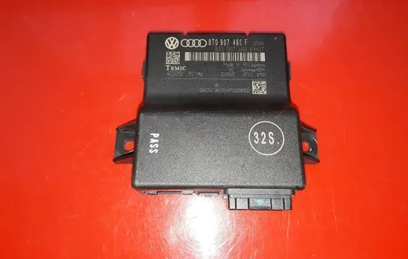 Audi A5 8T 8F Gateway control module 8T0907468F 403213