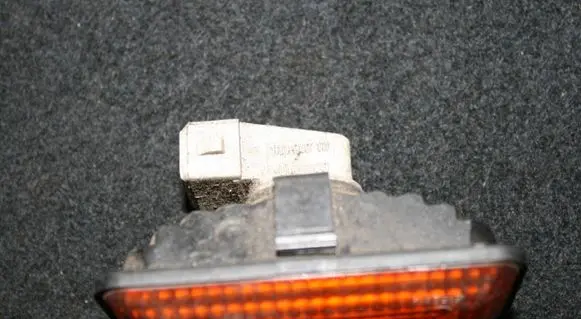 Volkswagen Golf III Front fender indicator light 1H0949117A