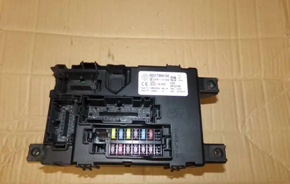 Fiat Punto (199) Fuse module 00517986150