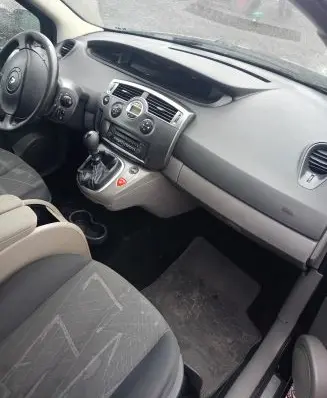 Renault Scenic II - Grand scenic II Dashboard NV676