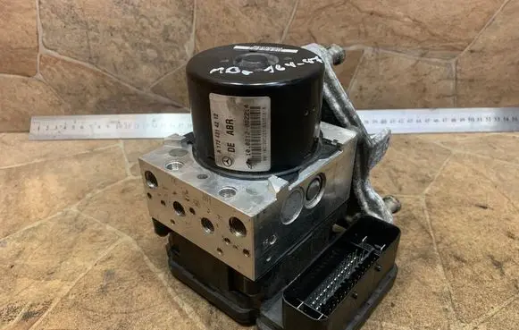 Mercedes-Benz SLK R172 ABS Pump A1729014000