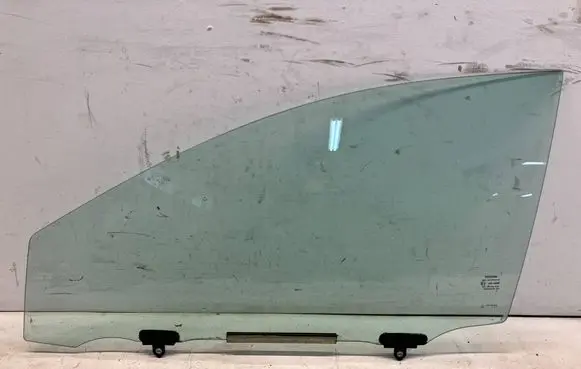 Toyota Auris E180 Front door window glass four-door 