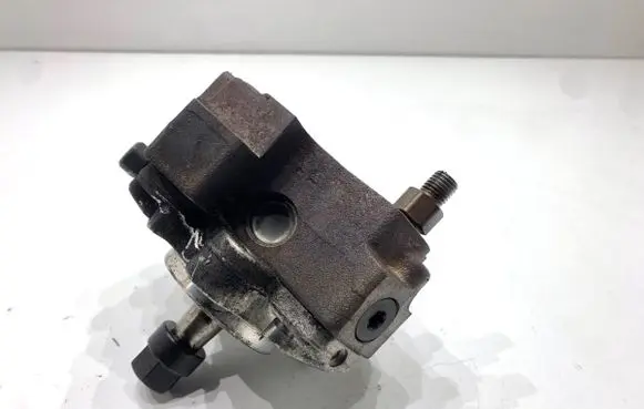 BMW 5 E60 E61 Fuel injection high pressure pump 7788670