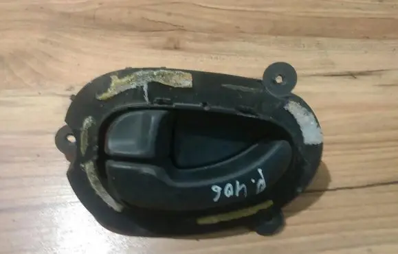 Peugeot 406 Rear door interior handle 9616307577