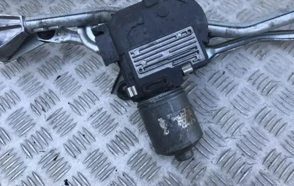 Mercedes-Benz E W211 Wiper motor 0390241802