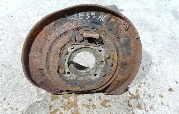 Rear wheel hub spindle/knuckle