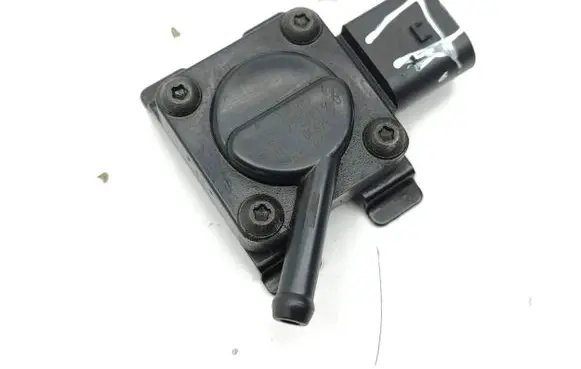 BMW 5 E60 E61 Exhaust gas pressure sensor 7789219 06G29