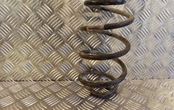 Nissan Note (E11) Rear coil spring
