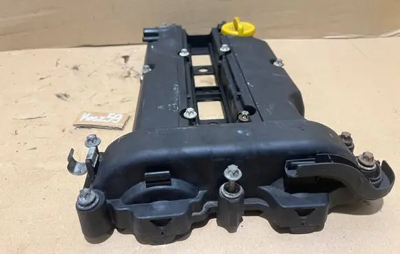 Opel Corsa C Rocker cam cover 55351461