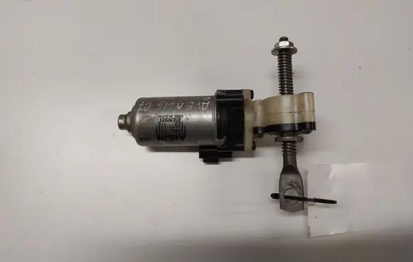 Toyota Avensis T250 Seat adjustment motor 8582033020 43944010080 1620006861
