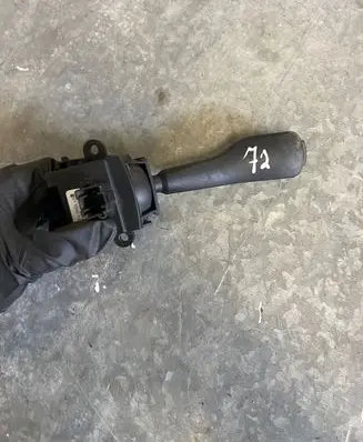 BMW 5 E39 Indicator stalk 8363668 01104010