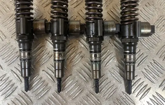 Volkswagen Touran I Fuel injectors set 03G130073B