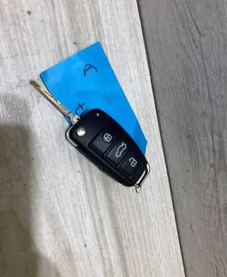 Audi Q3 F3 Ignition key/card 81A837220A