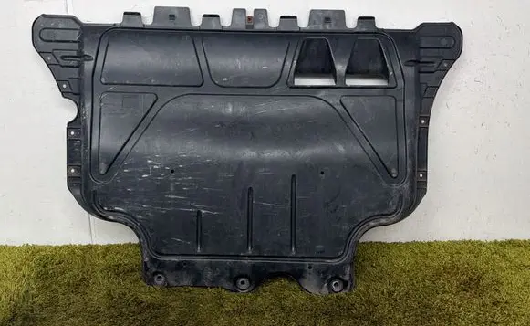 Volkswagen PASSAT B8 Engine splash shield/under tray 5Q0825236
