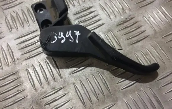 Volkswagen PASSAT B5 Engine bonnet (hood) release handle 3B1823533
