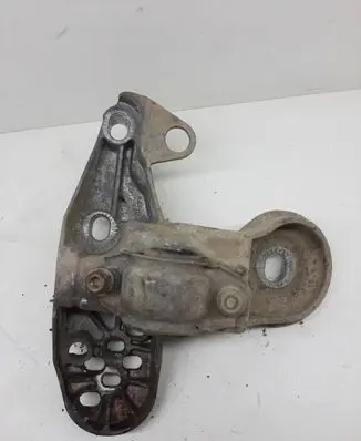Audi A4 S4 B7 8E 8H Engine mounting bracket 8E0199351M