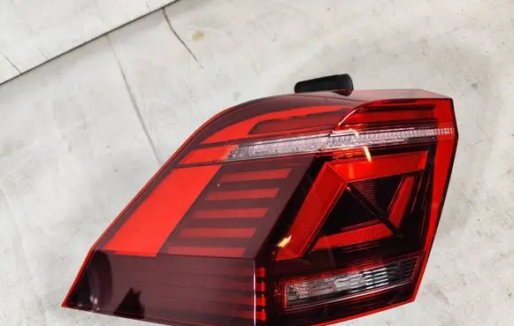 Volkswagen Tiguan Rear/tail lights 5NA945207M