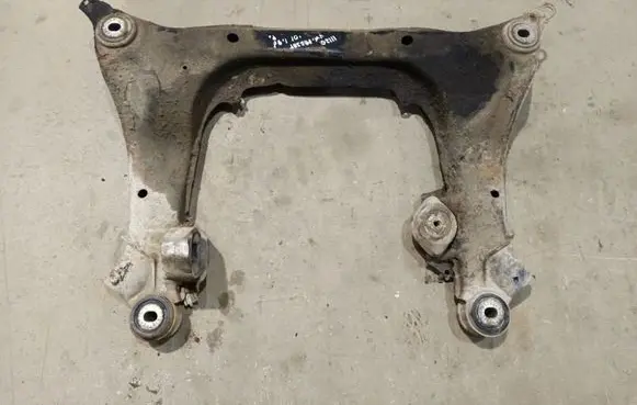 Volkswagen PASSAT B5.5 Front subframe 