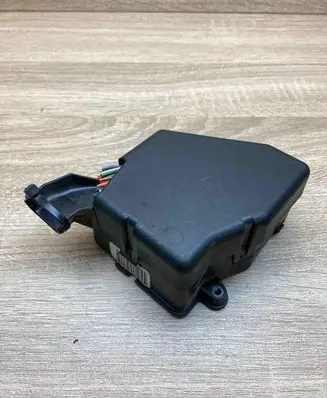 Volkswagen PASSAT B6 Fuse box set 3517817