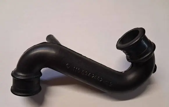 Mercedes-Benz W123 Breather hose/pipe 1100942582