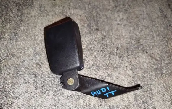 Audi TT Mk1 Rear seatbelt buckle 8N885774001C