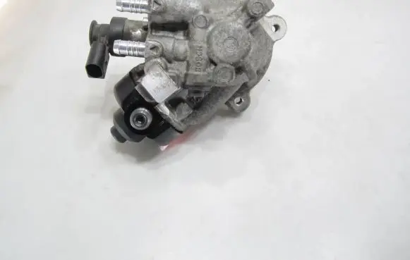 Volkswagen Caddy Fuel injection high pressure pump 04L130755E 11010819 0445010538