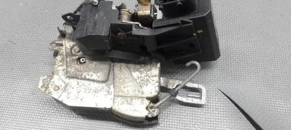 BMW 5 E34 Sliding door lock 8353012