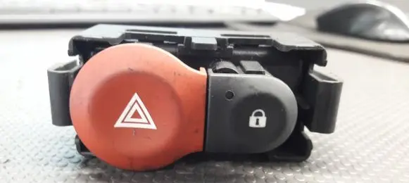 Renault Laguna III Hazard light switch 88300000
