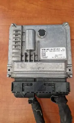 Volkswagen Golf VII Engine control unit/module 04L907445E