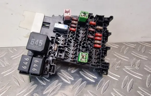 Volkswagen PASSAT B8 Fuse module 5Q0937615C