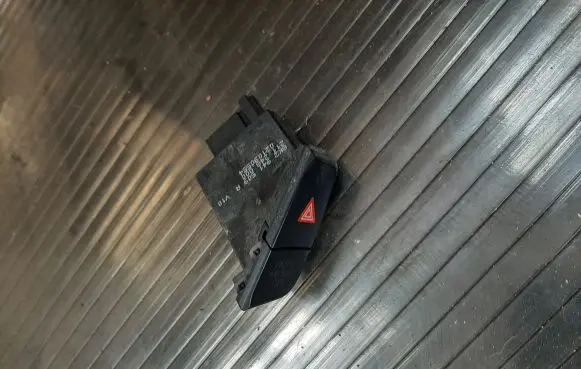 Audi A4 S4 B8 8K Hazard light switch 8K2941509A