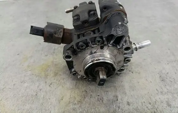 Citroen C5 Fuel injection high pressure pump 
