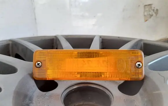 Volkswagen Golf II Front bumper turn signal 32710R6