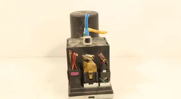 Audi A3 S3 8L Central locking vacuum pump 8L0862257L
