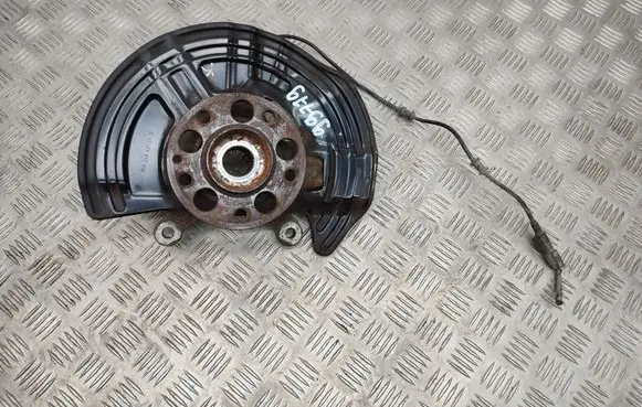 Mercedes-Benz A W176 Front wheel hub A2464210520