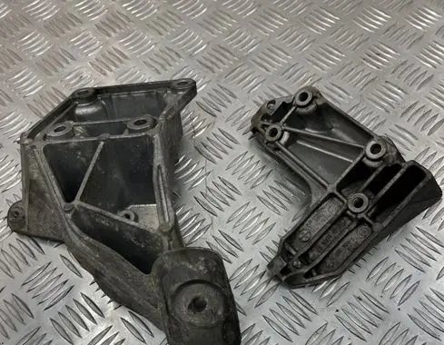 BMW 5 E60 E61 Engine mounting bracket 7505980 AUSTRTA 24168110