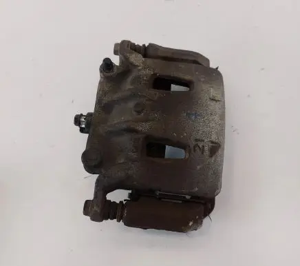 Nissan Leaf II (ZE1) Front brake caliper