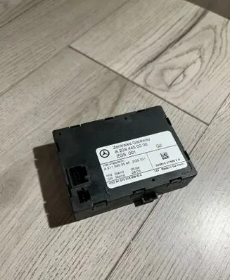 Mercedes-Benz C W203 Gateway control module A2034450000 A2115403545