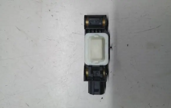 Mitsubishi Colt Airbag deployment crash/impact sensor PMR587419 T30397139863 A4545400117