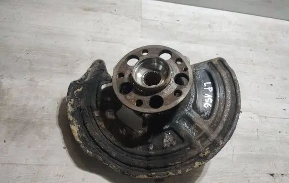 Mercedes-Benz GLA W156 Front wheel hub A2464210720
