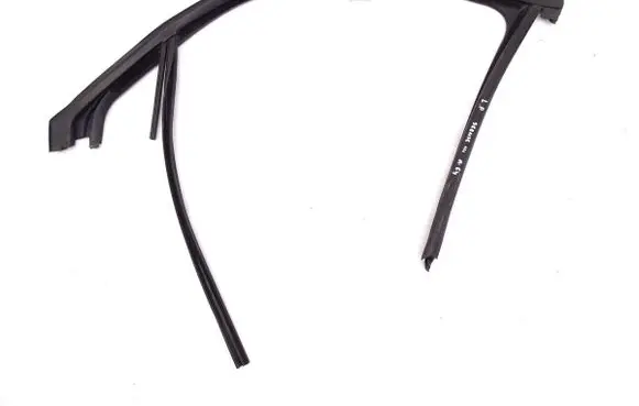 Renault Scenic III - Grand scenic III Front door glass trim molding 