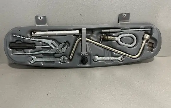 BMW 3 E46 Tool box 1094910 71111094910