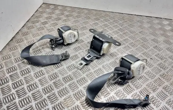 Nissan Almera N16 Set of seat belts 88845bm405 88844bm405 16759398